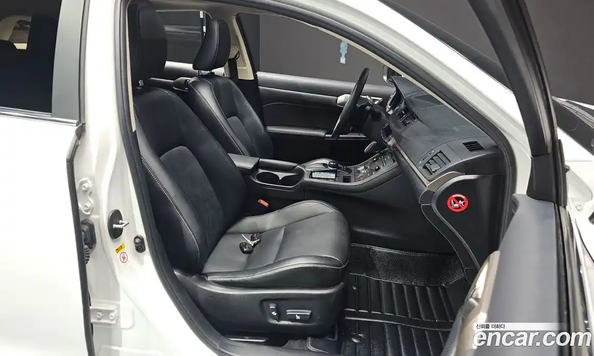 Lexus CT200h 2016 1.8 гидро в Москве № 168259, фото 10