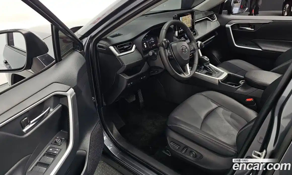 Toyota RAV4 2024 2.5 гидро в Москве № 170212, фото 11