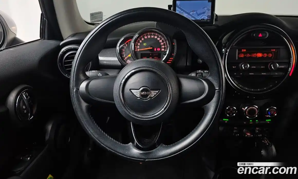 Mini Cooper 2016 1.5 гидро в Москве № 177629, фото 13