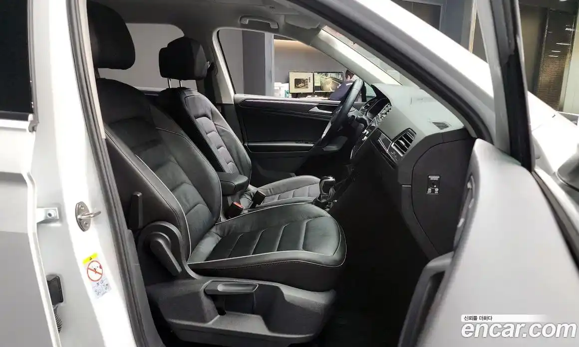 Volkswagen Tiguan 2021 2.0 гидро в Москве № 214981, фото 11
