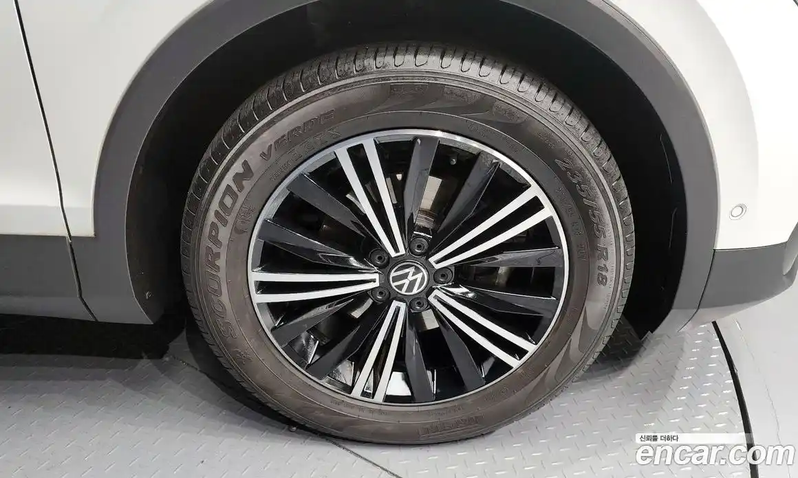 Volkswagen Tiguan 2021 2.0 гидро в Москве № 214981, фото 5