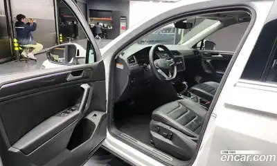 Volkswagen Tiguan 2021 2.0 гидро в Москве № 214981, миниатюра 10