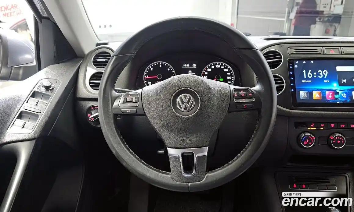 Volkswagen Tiguan 2015 2.0 гидро в Москве № 217136, фото 13