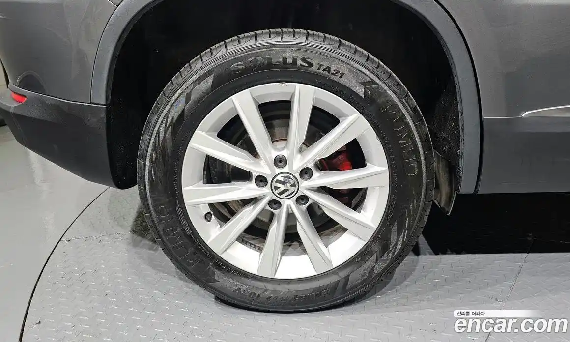 Volkswagen Tiguan 2015 2.0 гидро в Москве № 217136, фото 5