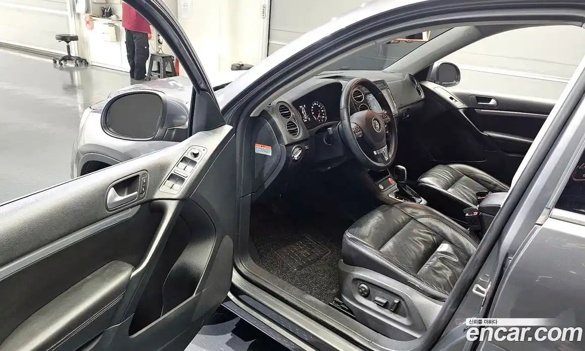 Volkswagen Tiguan 2015 2.0 гидро в Москве № 217136, фото 10