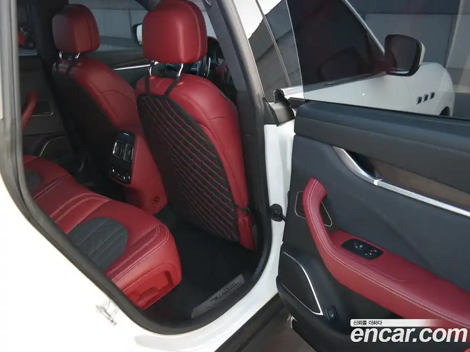 Maserati Levante 2018 3.0 гидро в Москве № 255996, фото 12