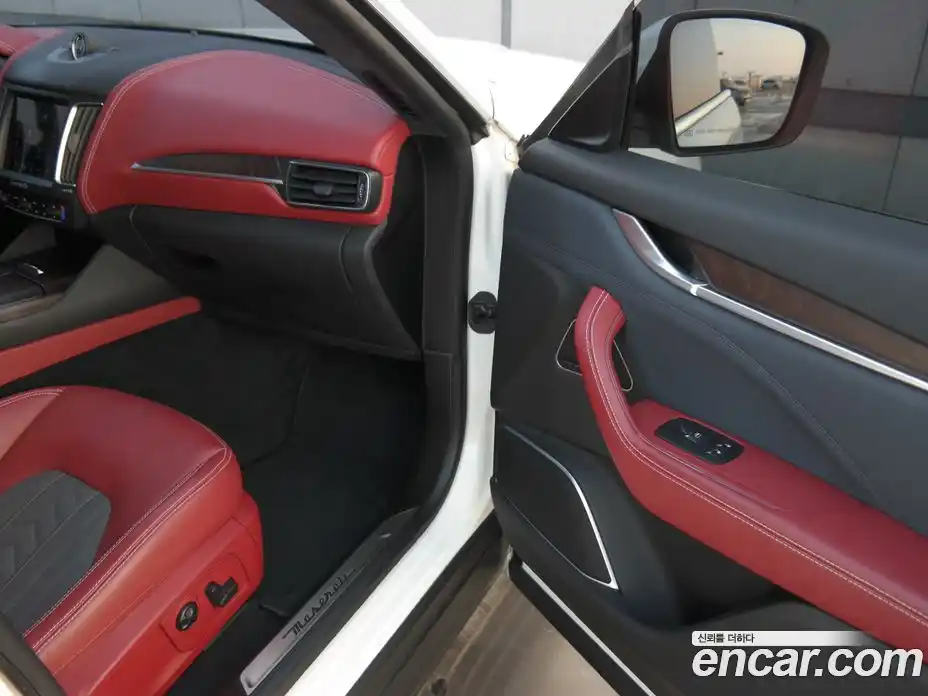 Maserati Levante 2018 3.0 гидро в Москве № 255996, фото 13