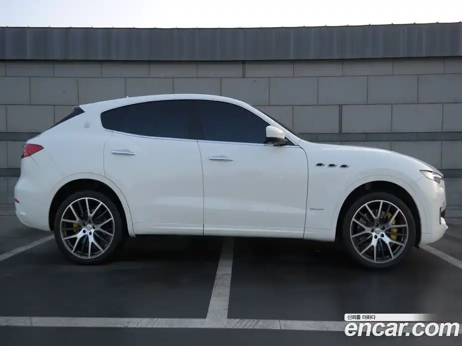 Maserati Levante 2018 3.0 гидро в Москве № 255996, фото 5