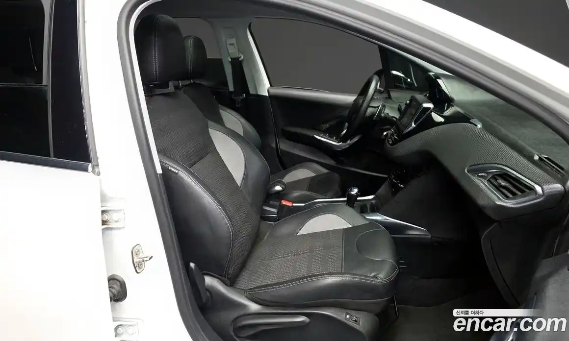 Peugeot 2008 2015 1.6 гидро в Москве № 320603, фото 11