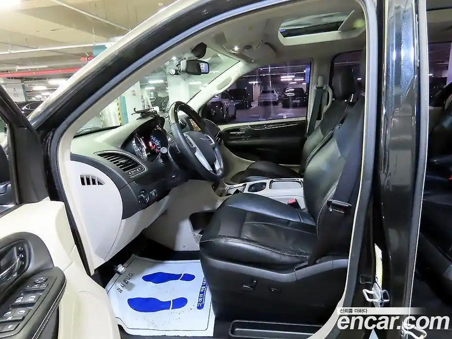 Chrysler Grand Voyager 2014 3.6 гидро в Москве № 407556, фото 12