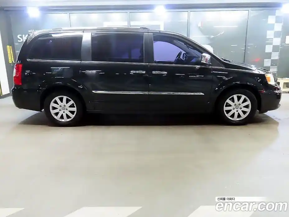 Chrysler Grand Voyager 2014 3.6 гидро в Москве № 407556, фото 3