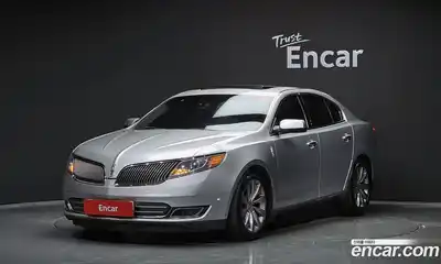 Lincoln MKS, 2013