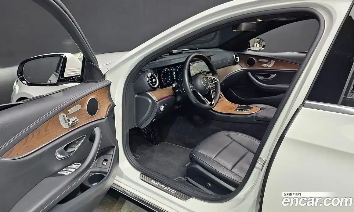 Mercedes-Benz E-Class 2022 2.0 гидро, фото 11