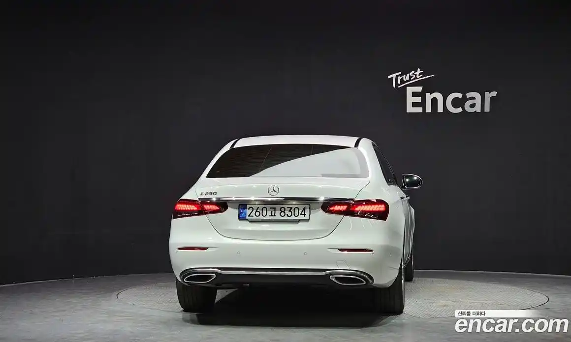 Mercedes-Benz E-Class 2022 2.0 гидро, фото 4