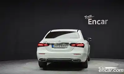 Mercedes-Benz E-Class 2022 2.0 гидро, миниатюра 4