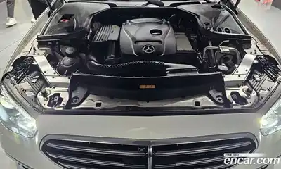 Mercedes-Benz E-Class 2022 2.0 гидро, миниатюра 6