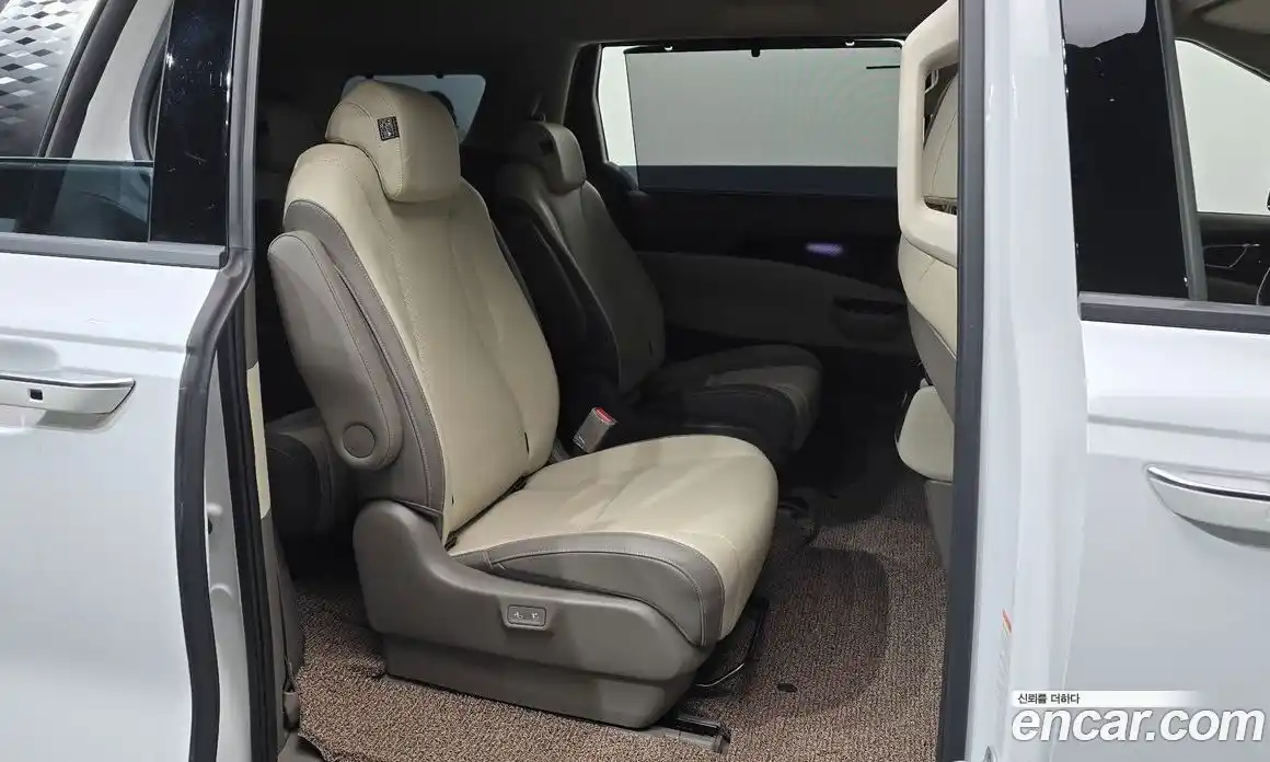 Kia Canival 2023 3.5 Автомат в Москве № 930102, фото 12