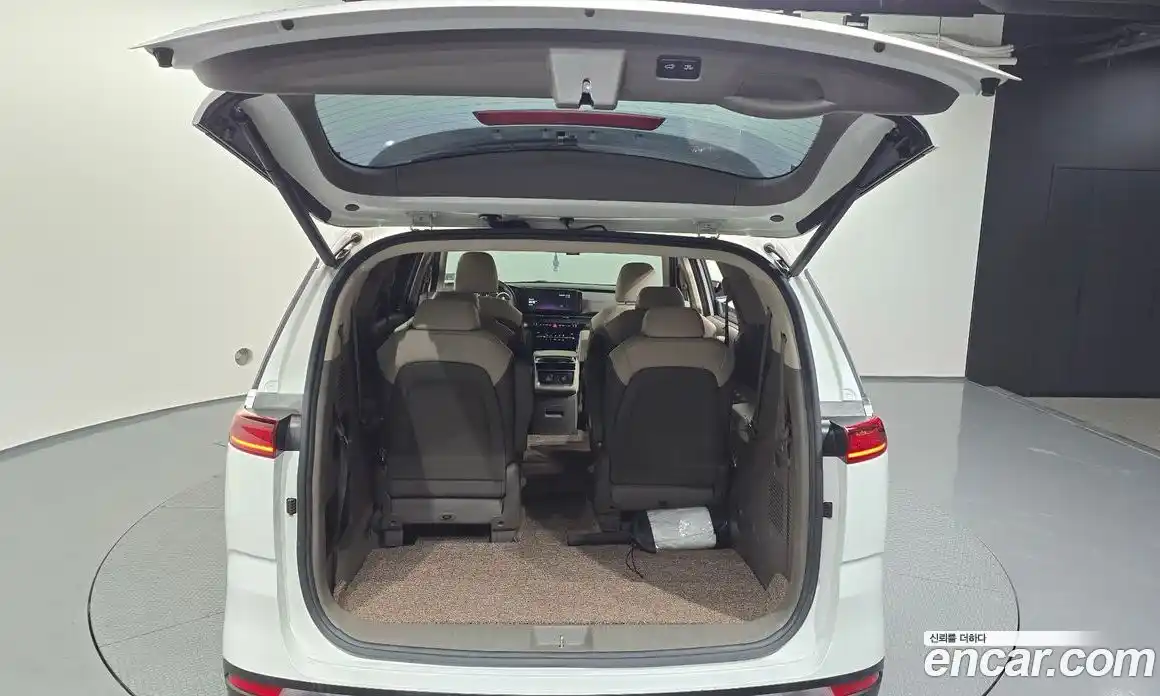 Kia Canival 2023 3.5 Автомат в Москве № 930102, фото 20