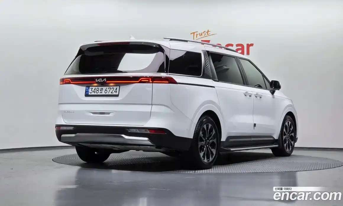 Kia Canival 2023 3.5 Автомат в Москве № 930102, фото 2