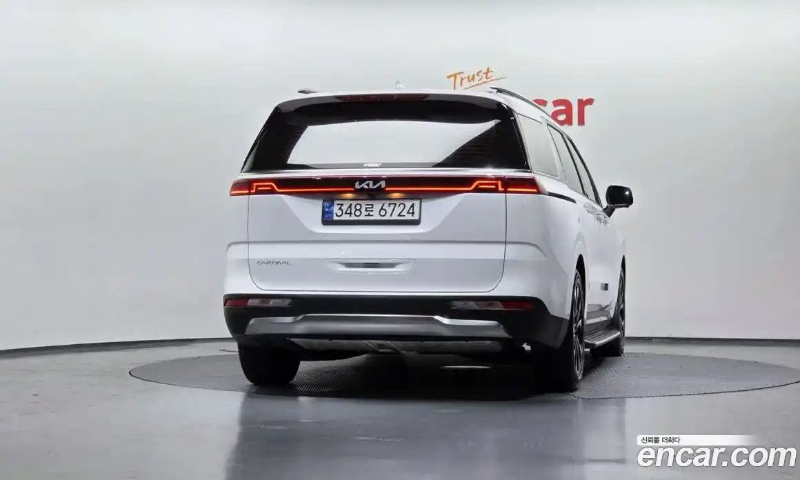 Kia Canival 2023 3.5 Автомат в Москве № 930102, фото 4