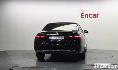 Mercedes-Benz E-Class 2022 2.0 гидро, миниатюра 4