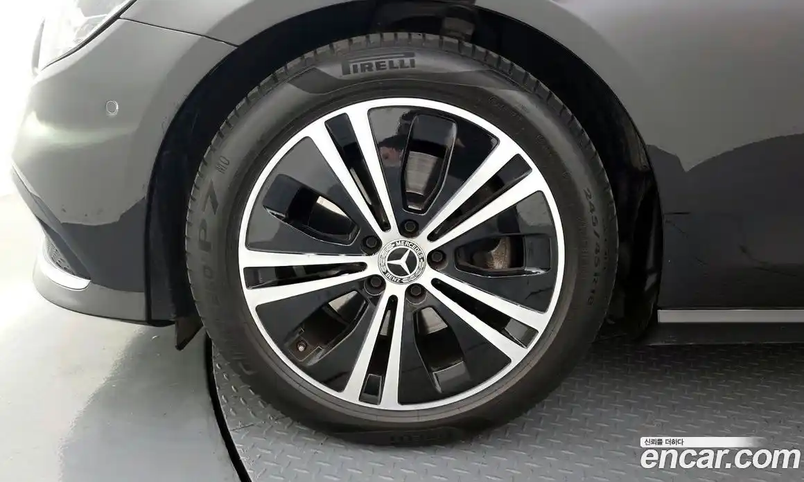 Mercedes-Benz E-Class 2022 2.0 гидро, фото 5