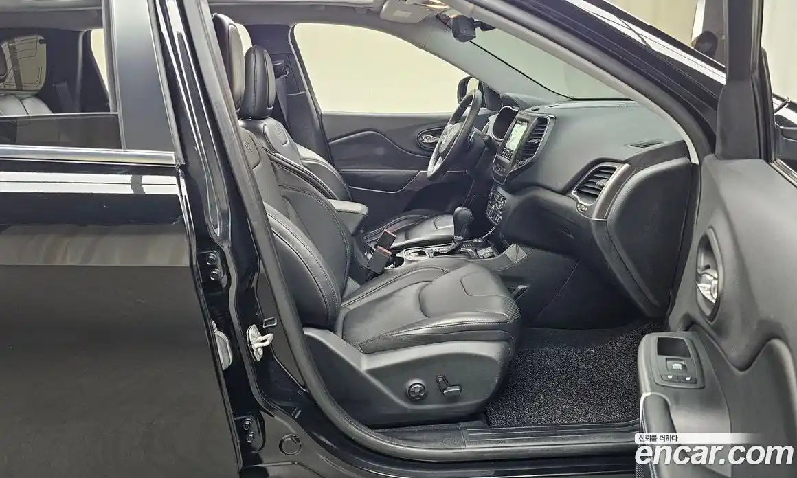 Jeep Cherokee 2019 2.4 гидро в Москве № 1015022, фото 11
