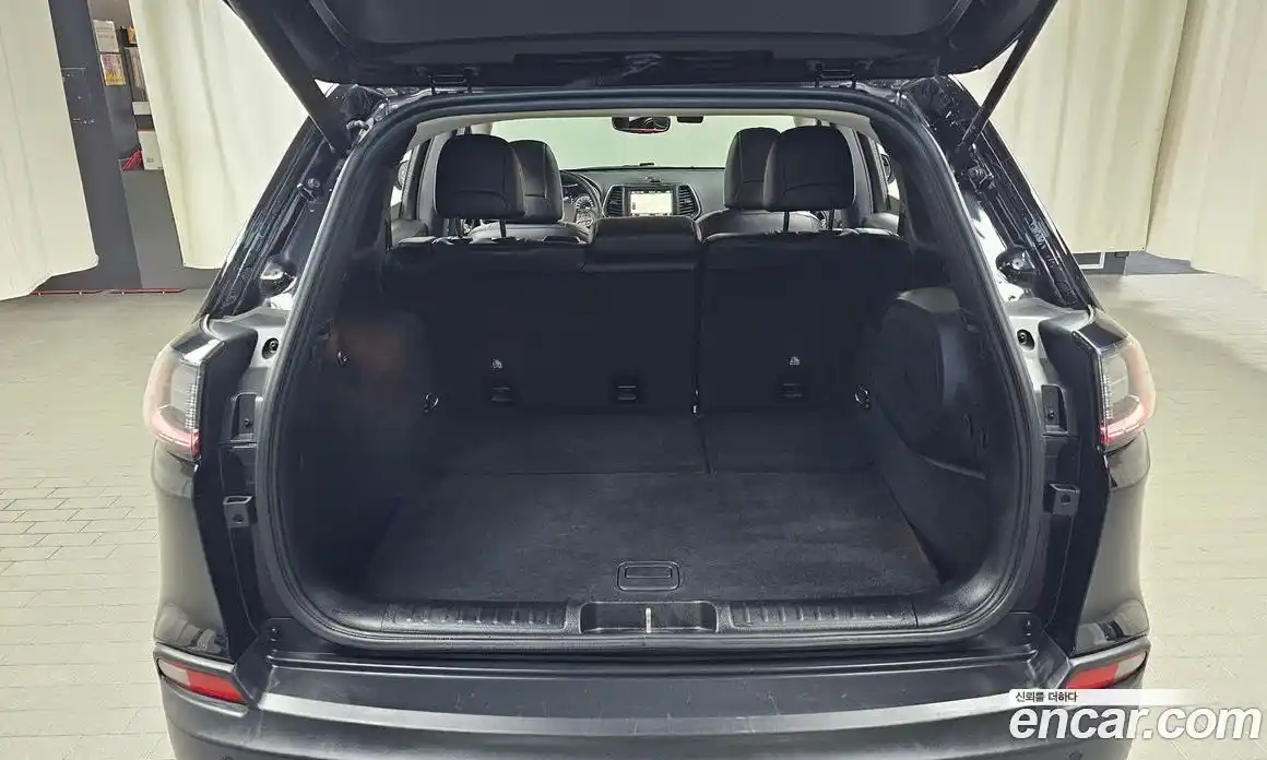 Jeep Cherokee 2019 2.4 гидро в Москве № 1015022, фото 20