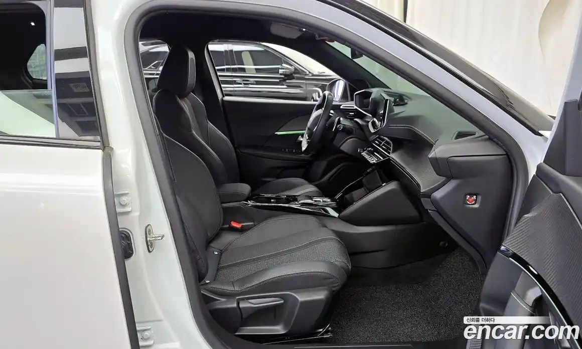 Peugeot 2008 2023 1.5 гидро в Москве № 1015785, фото 11