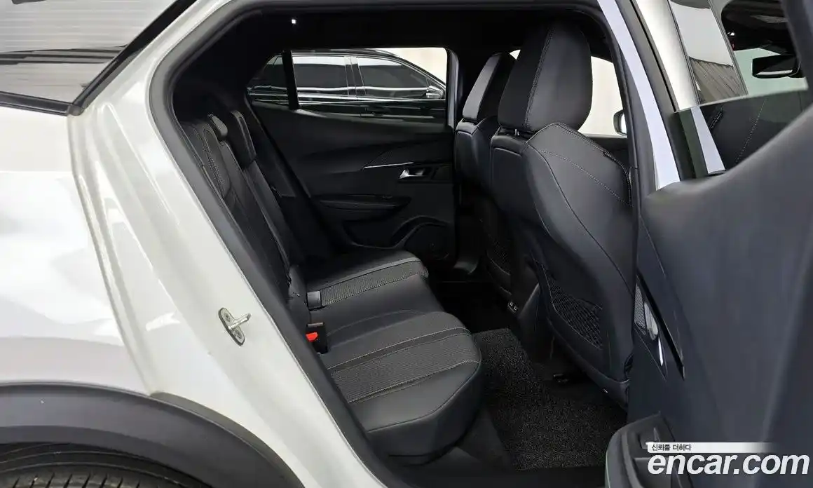 Peugeot 2008 2023 1.5 гидро в Москве № 1015785, фото 12