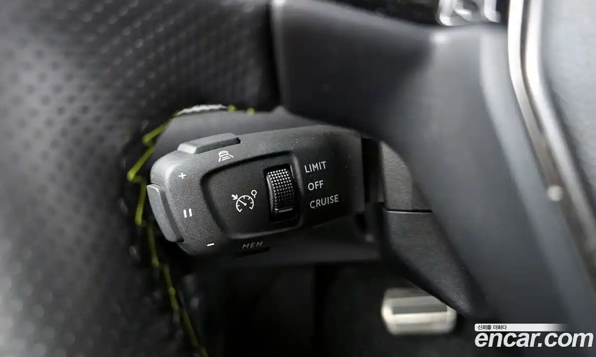 Peugeot 2008 2023 1.5 гидро в Москве № 1015785, фото 17