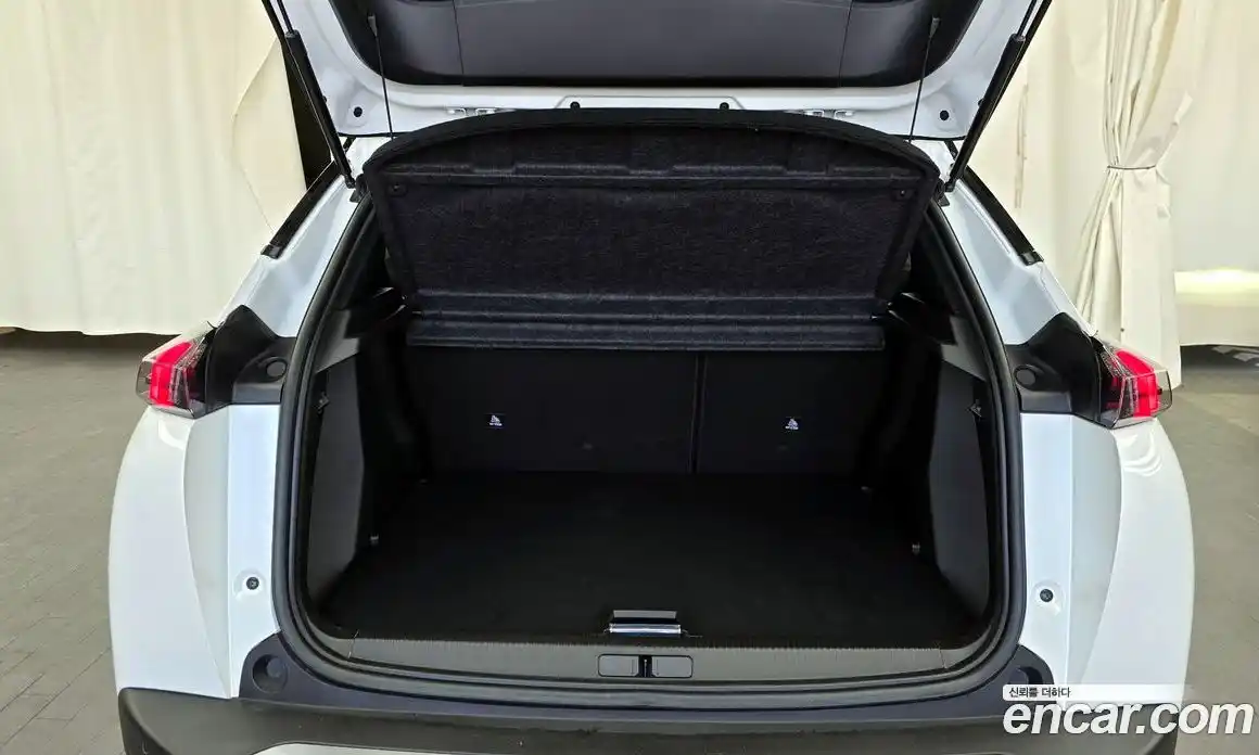 Peugeot 2008 2023 1.5 гидро в Москве № 1015785, фото 20