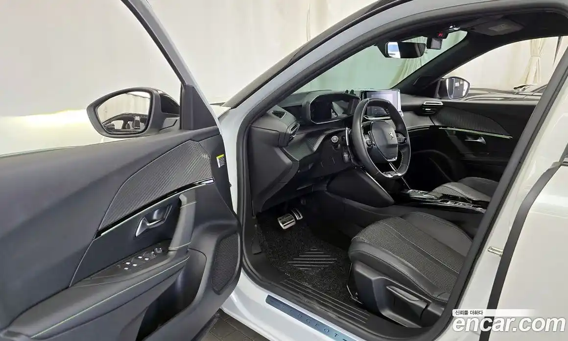 Peugeot 2008 2023 1.5 гидро в Москве № 1015785, фото 10