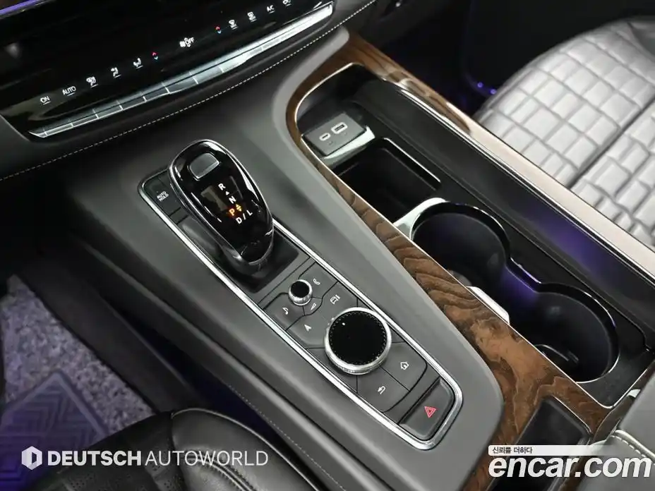 Cadillac Escalade 2023 6.2 гидро в Москве № 1015991, фото 9