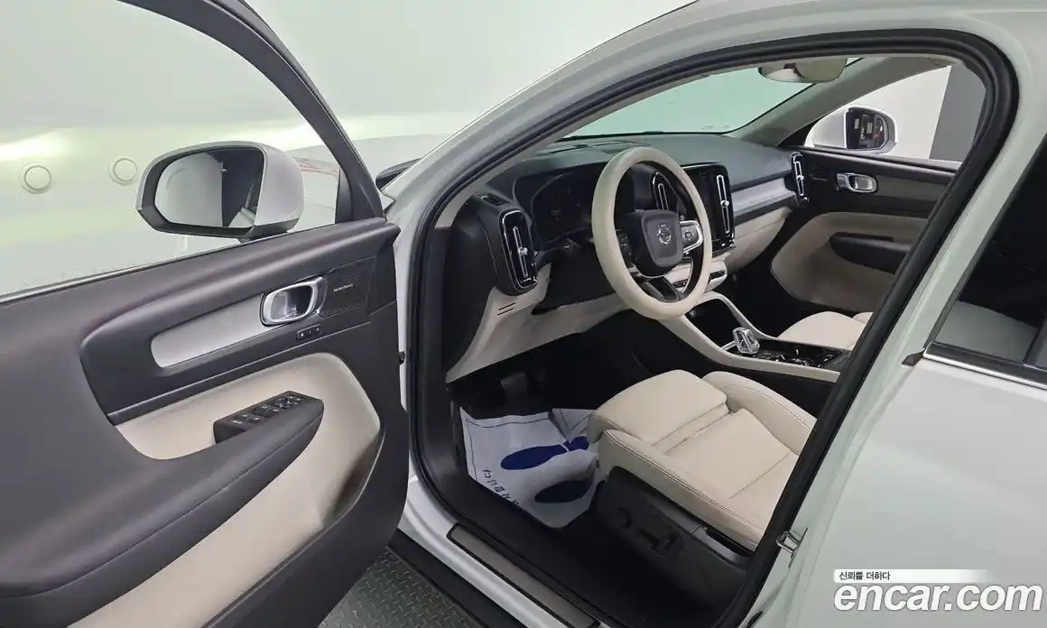 Volvo XC40 2023 2.0 гидро в Москве № 164247, фото 11