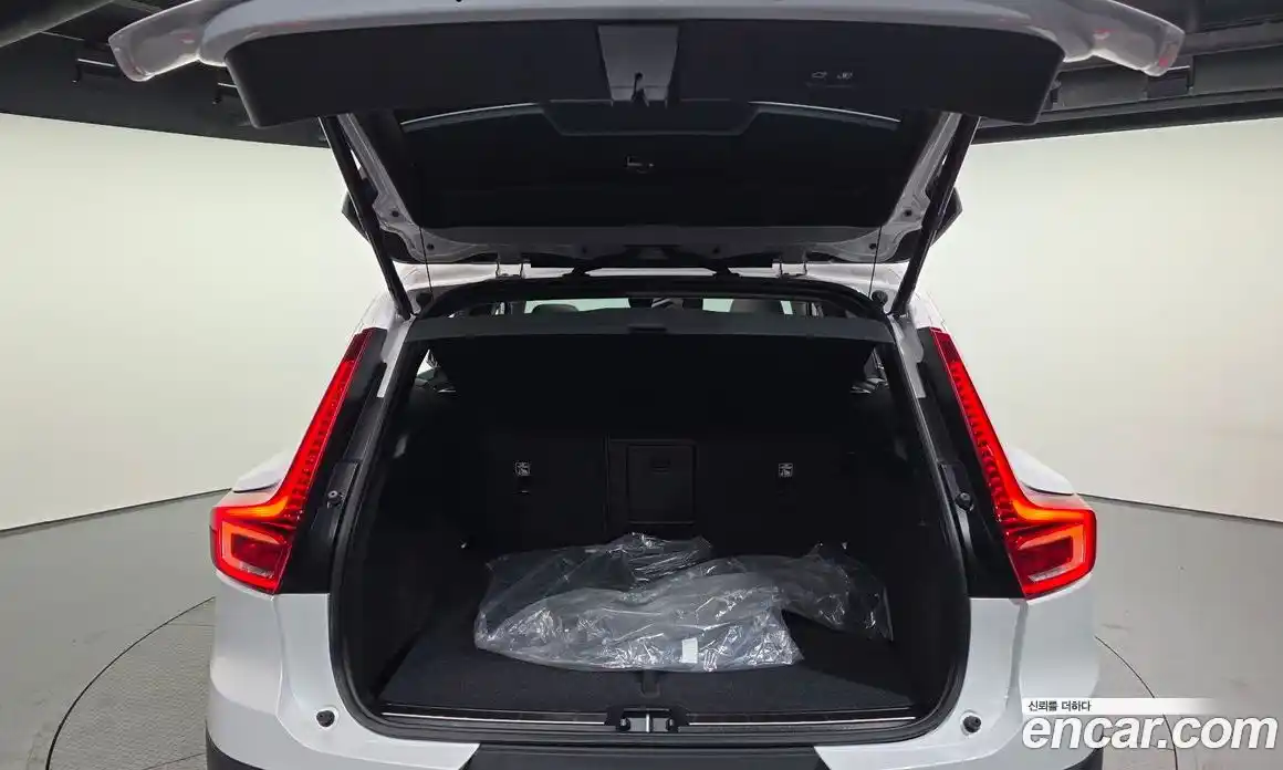 Volvo XC40 2023 2.0 гидро в Москве № 164247, фото 20