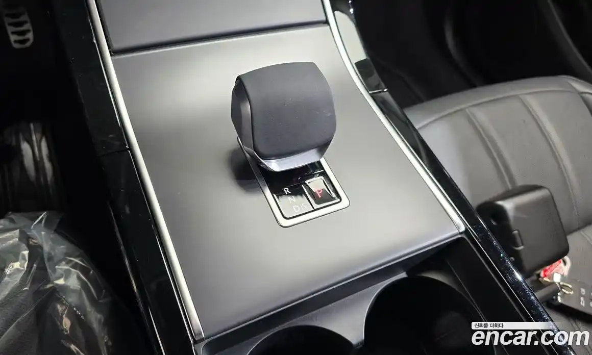 Land Rover Range-Rover Evoque 2024 2.0 гидро в Москве № 165983, фото 8
