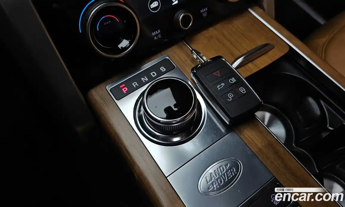 Land Rover Range-Rover 2019 4.4 гидро в Москве № 166659, фото 9