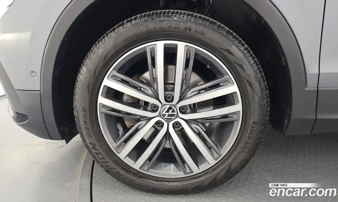 Volkswagen Tiguan 2022 2.0 гидро в Москве № 168584, фото 5