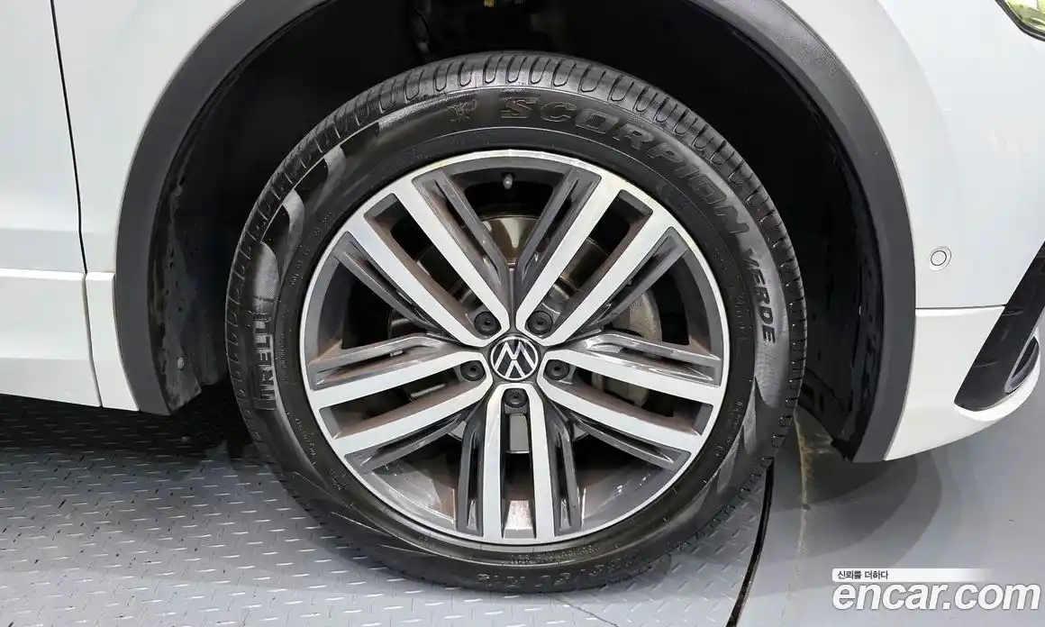 Volkswagen Tiguan 2023 2.0 гидро в Москве № 168623, фото 5