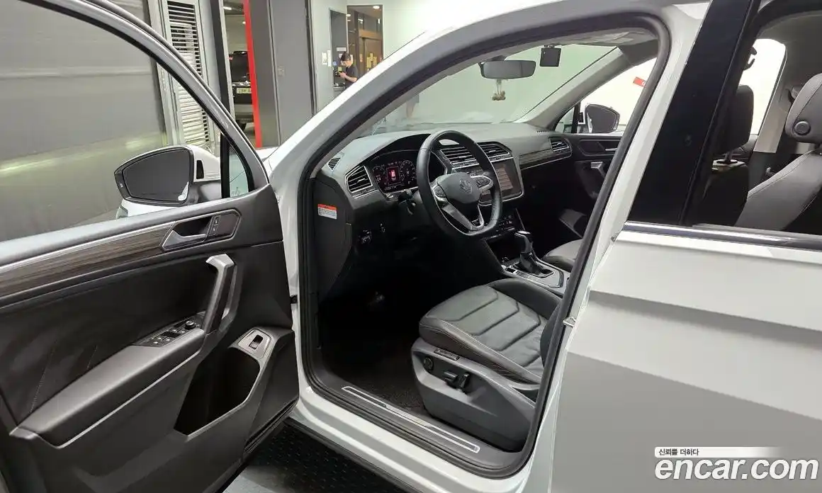 Volkswagen Tiguan 2023 2.0 гидро в Москве № 168623, фото 10