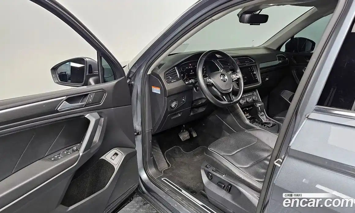 Volkswagen Tiguan 2018 2.0 гидро в Москве № 168911, фото 11
