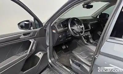 Volkswagen Tiguan 2018 2.0 гидро в Москве № 168911, миниатюра 11