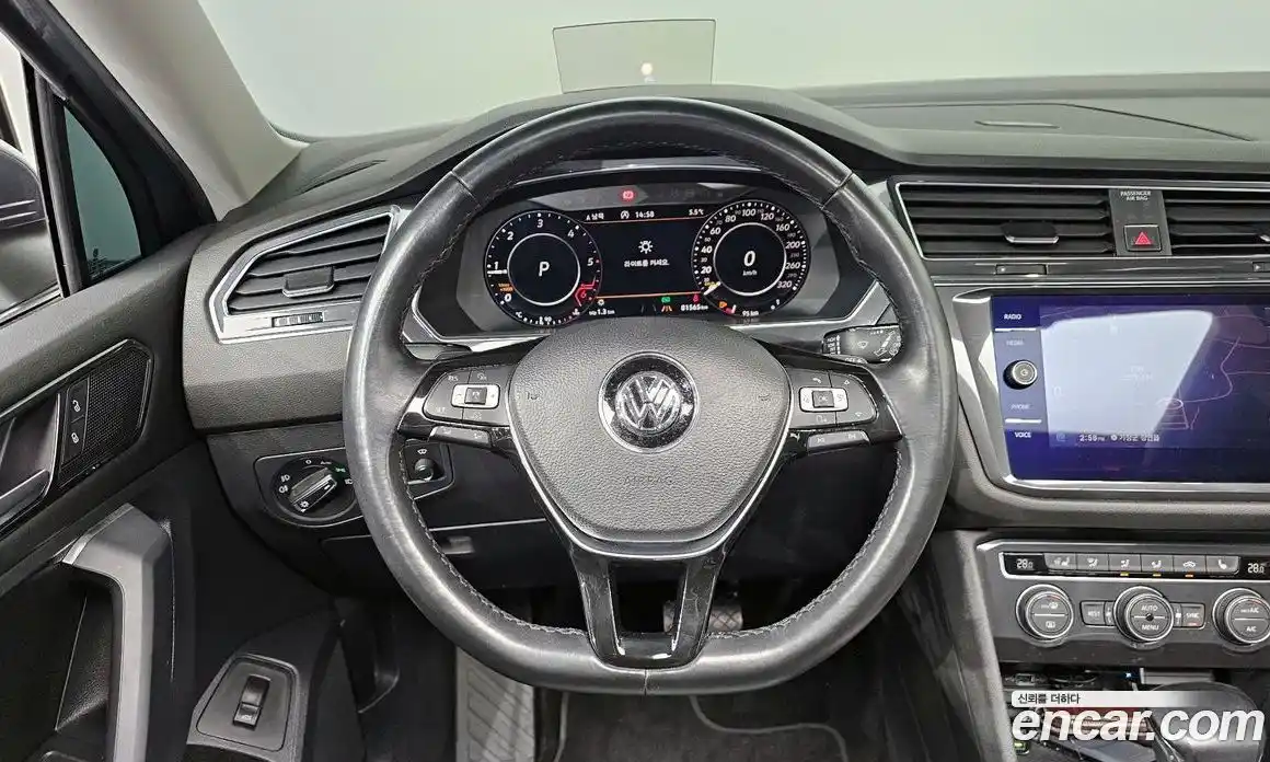 Volkswagen Tiguan 2018 2.0 гидро в Москве № 168911, фото 13