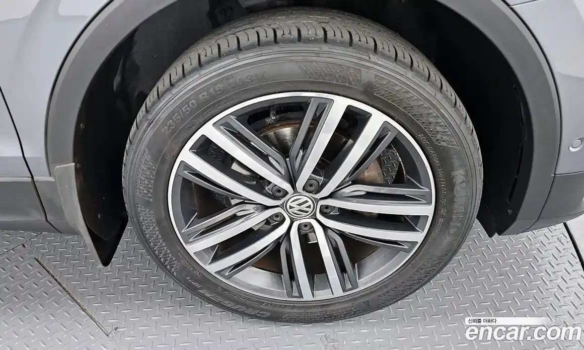 Volkswagen Tiguan 2018 2.0 гидро в Москве № 168911, фото 5