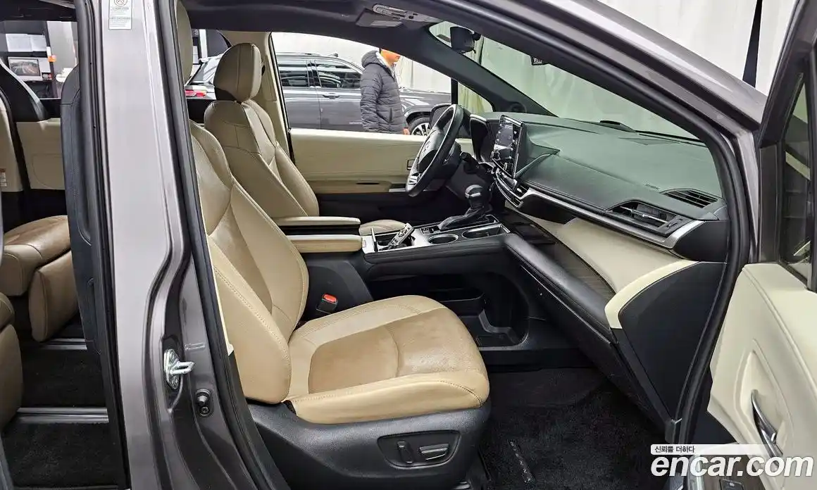 Toyota Sienna 2021 2.5 гидро в Москве № 170315, фото 11