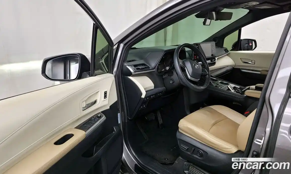 Toyota Sienna 2021 2.5 гидро в Москве № 170315, фото 10