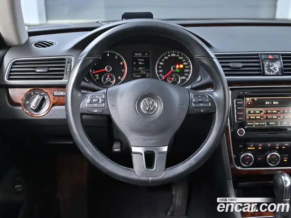 Volkswagen Passat 2013 2.5 гидро в Москве № 199319, фото 13