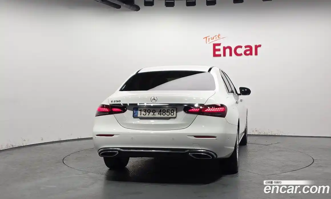 Mercedes-Benz E-Class 2022 2.0 гидро, фото 4