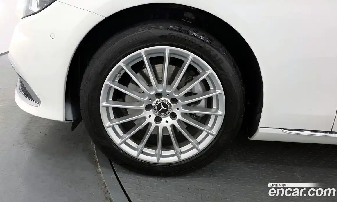 Mercedes-Benz E-Class 2022 2.0 гидро, фото 5